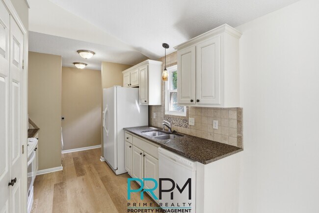 Building Photo - 5 Parkstone Ct