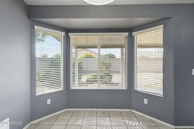 Building Photo - 542 N Palo Verde