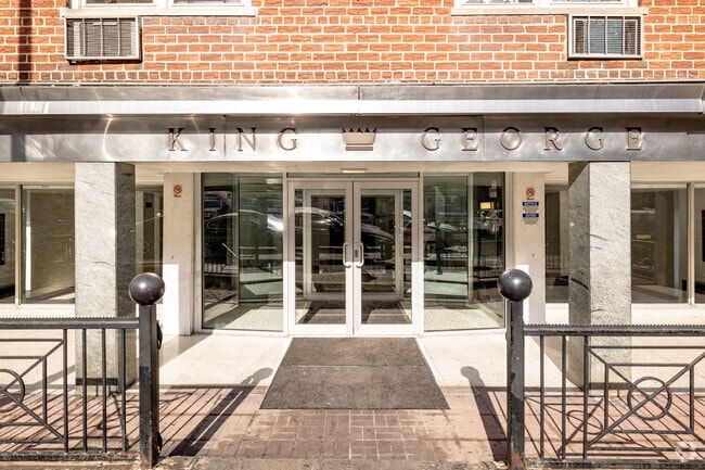Entrance - King Apartments