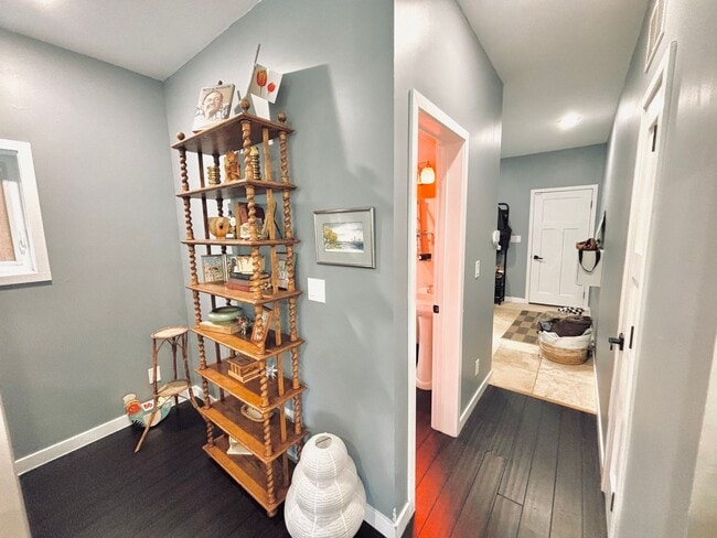 Building Photo - Rare Minnehaha Parkway rental under 5k! Be...