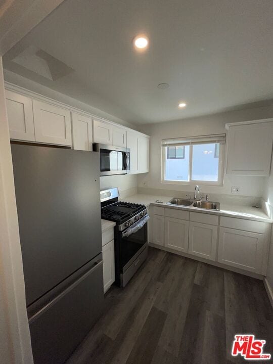 Building Photo - 1840 N Gramercy Pl