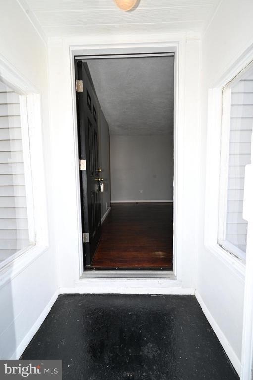 Building Photo - 2610 Lakehurst Ave