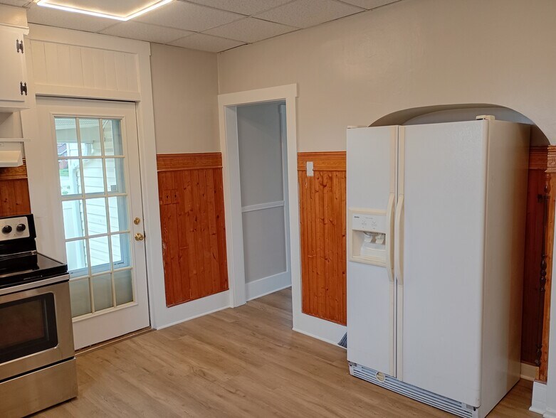 Building Photo - 501 W Main St