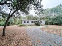 Building Photo - LOCATION! 5 mins from Carolina Beach bridg...