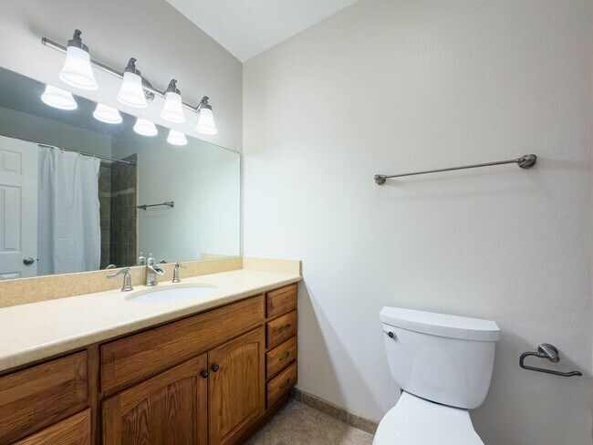 Building Photo - Spacious 4BR with Bonus Room in Cabrini Villas!