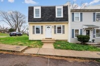 Building Photo - 3 Bedroom End Unit Townhouse in Culpeper