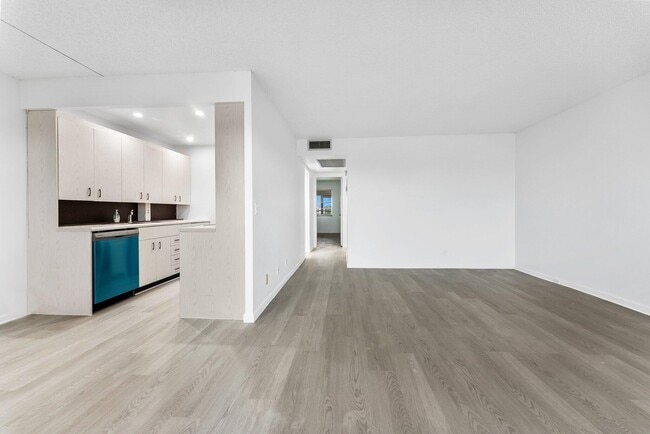 Building Photo - 4006 Cornwall Dr
