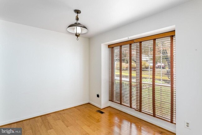 Building Photo - 14 Tivoli Lake Ct