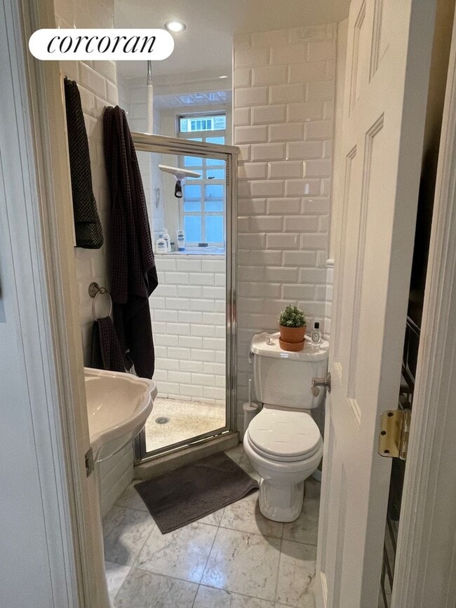 Building Photo - 509 E 77th St