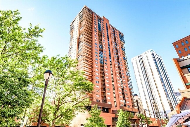 Building Photo - Location is as Good as it Gets!