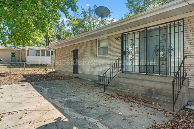 Building Photo - 2220 Argo Dr