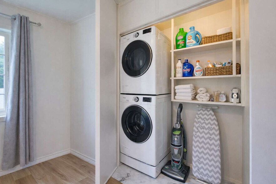 Building Photo - 216 Mitchell St