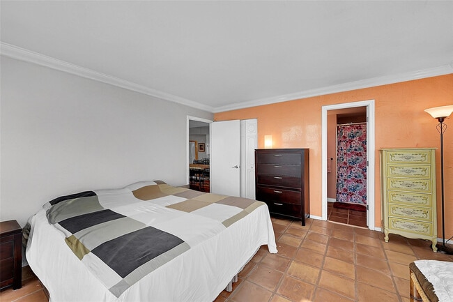 Building Photo - 2841 N Ocean Blvd