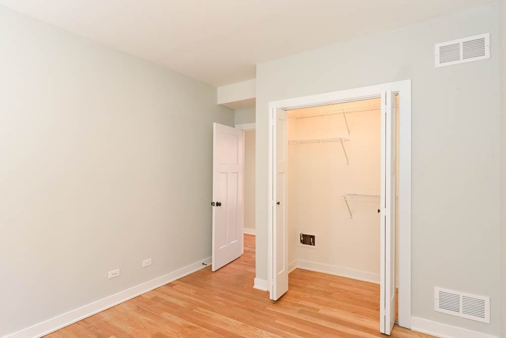 Building Photo - 2210 W Eastwood Ave