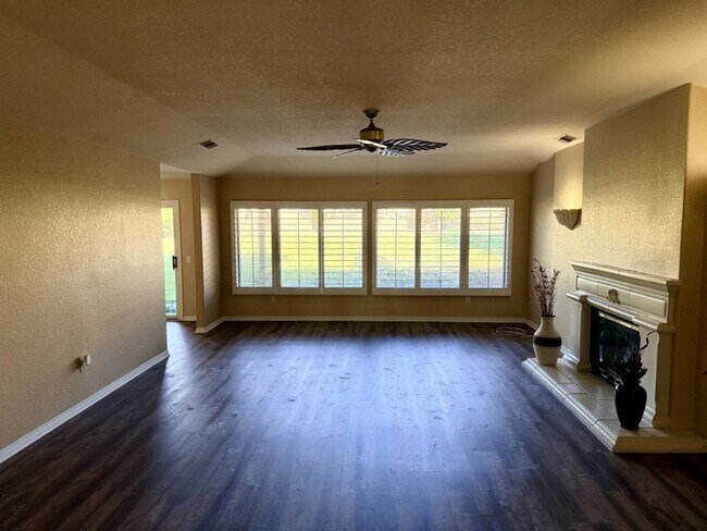 Building Photo - 38441 Oaktree Loop
