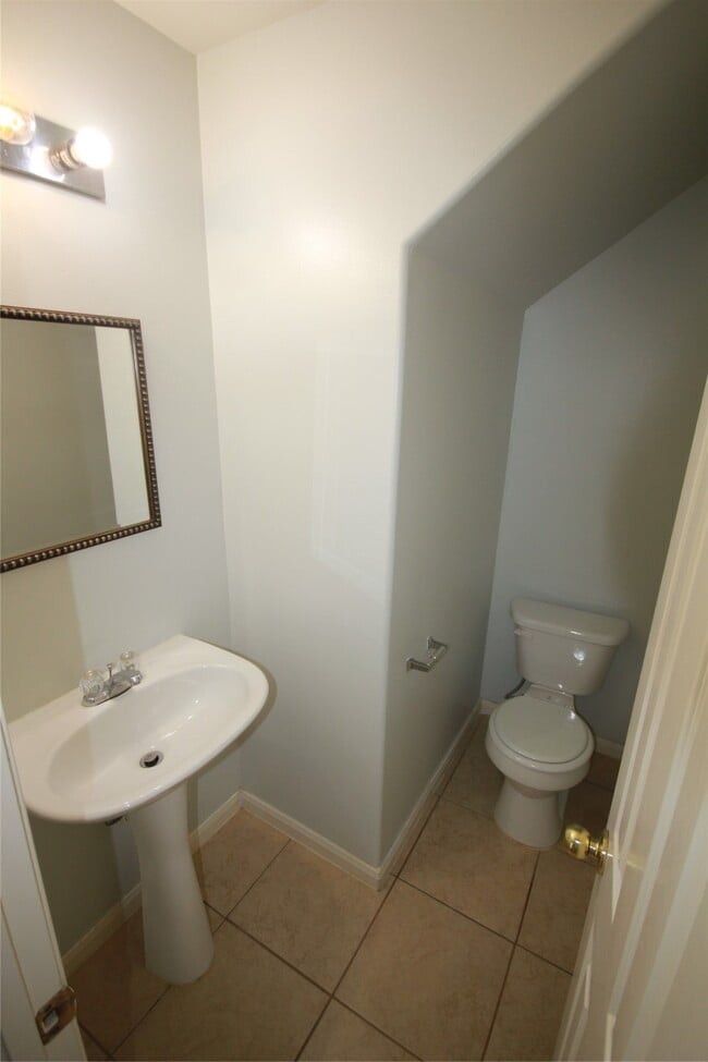 Building Photo - 6418 Mountain Pines Ln