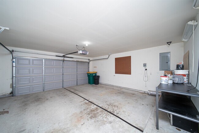 Building Photo - 3627 Midland Dr