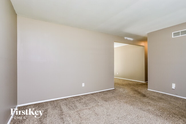 Building Photo - 20 Airshire Pl
