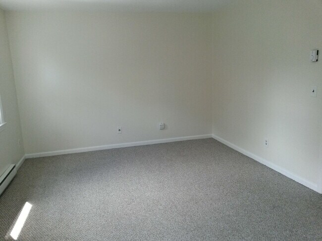 Building Photo - 313 Flax Hill Rd