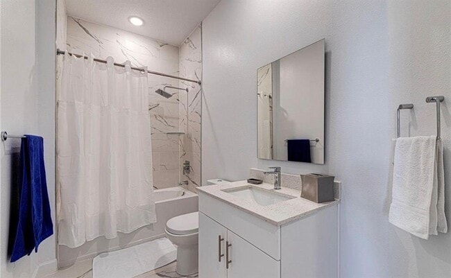 Building Photo - 400 Famagusta Dr