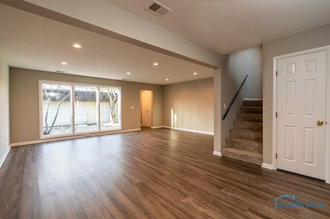 Building Photo - 4045 Hillandale Rd