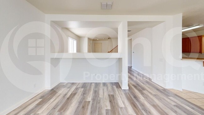 Building Photo - 1351 Burdock Dr S