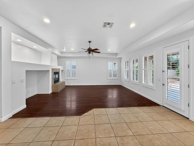 Building Photo - Spacious 3 car garage home at Paseo Trail!