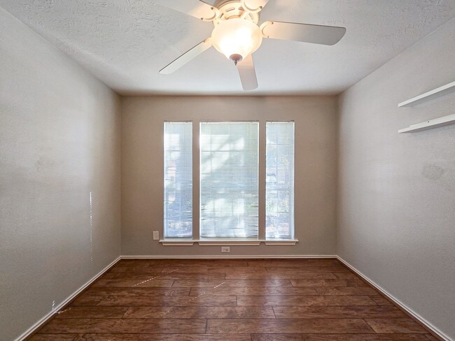 Building Photo - 12230 Cypress Shores Dr