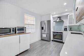 Building Photo - 3611 Oaks Clubhouse Dr