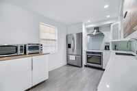 Building Photo - 3611 Oaks Clubhouse Dr