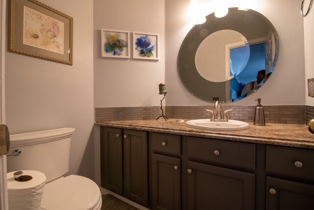 Master bathroom - 5555 E Briarwood Ave