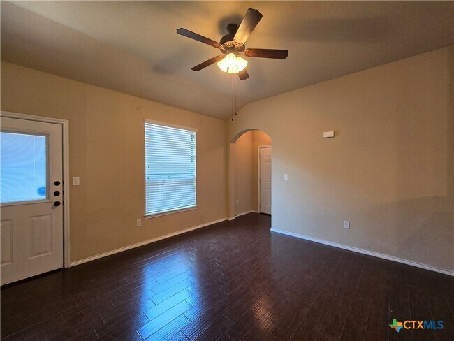 Building Photo - 697 Creekside Cir