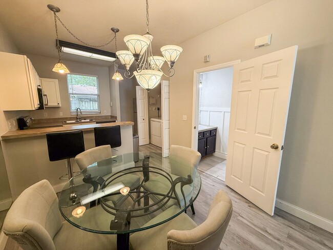 Building Photo - Victoria Station #132