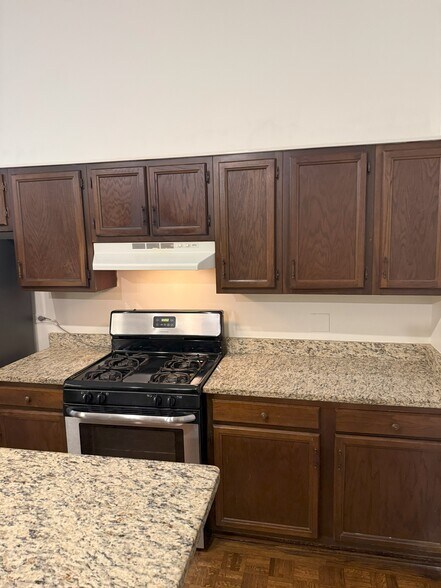 counters and stove - 2059 N Clifton Ave