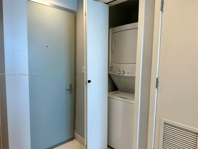 Building Photo - 540 West Ave