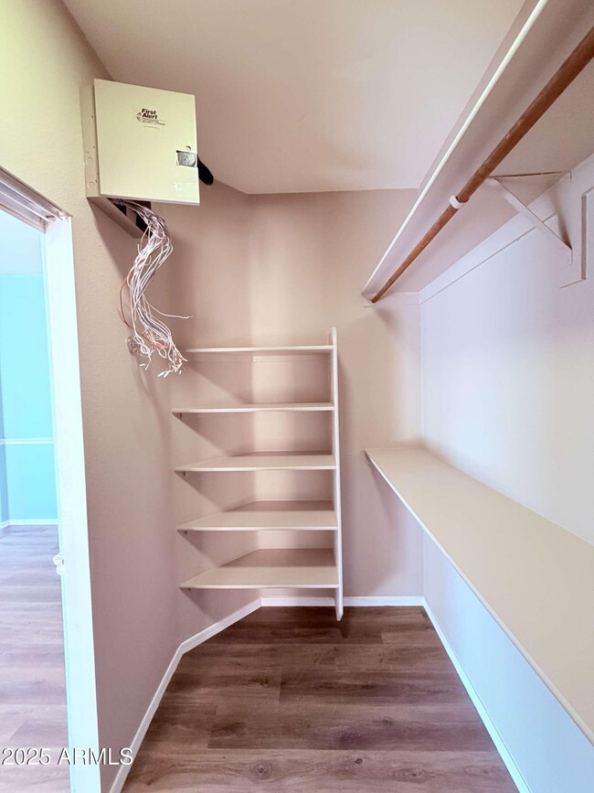 Building Photo - 2061 E Bellerive Pl