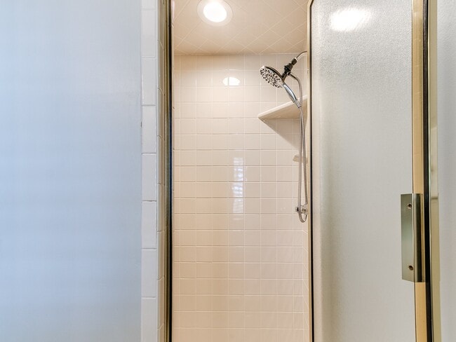 Building Photo - 1307 Brookside Dr