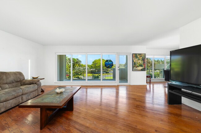 Building Photo - 4301 N Ocean Blvd