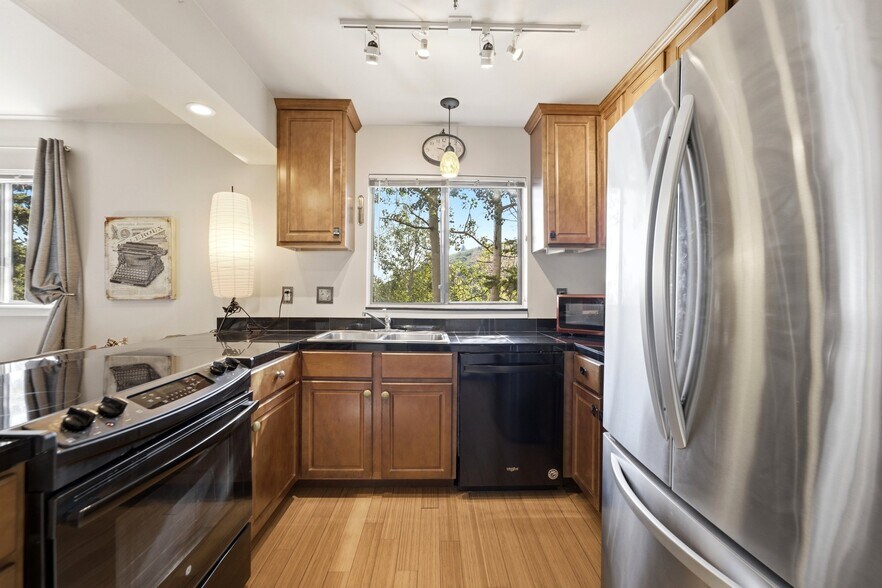 Building Photo - 1650 Upper Iron Horse Loop Rd