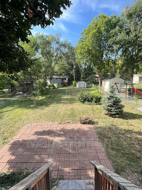 Building Photo - 1925 Manor Ct