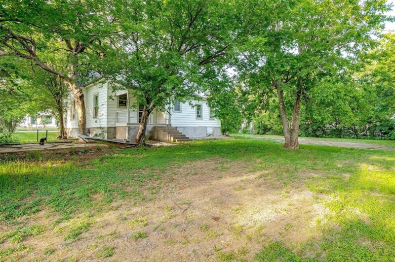 Building Photo - 715 SW 10th St