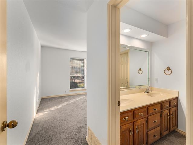 Building Photo - 400 Ricker Ct