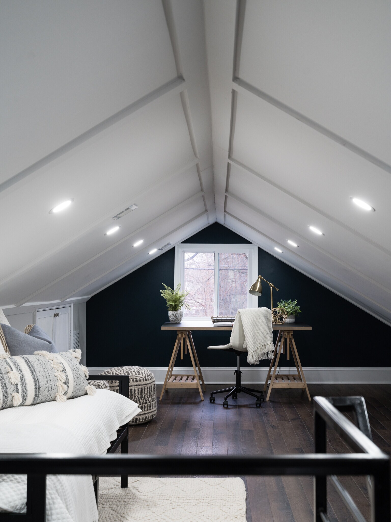 Upstairs loft - 612 44th St NE
