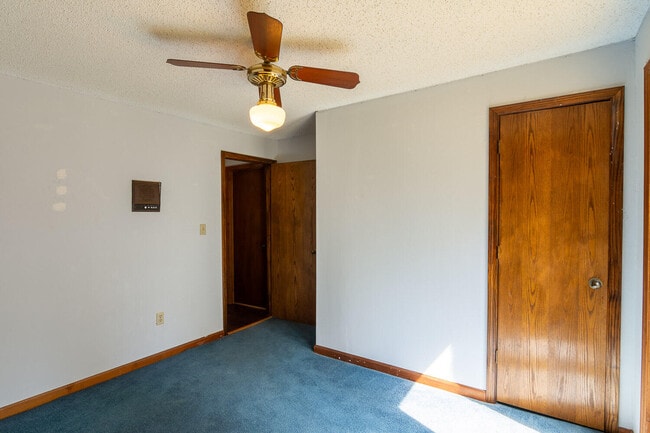 Building Photo - 2865 Old Thomson Rd