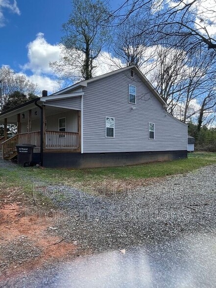 Building Photo - 551 Ridgeway Cir