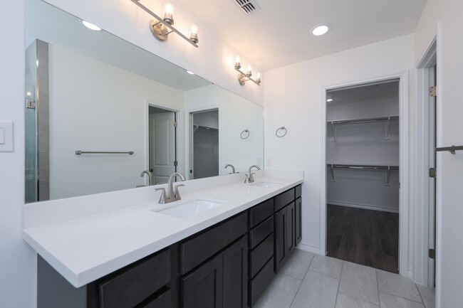 Building Photo - 9921 Bijan Dr