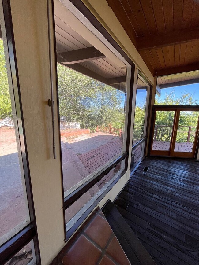 Building Photo - 4 bedroom and 4 bathroom house in LA Canada, California