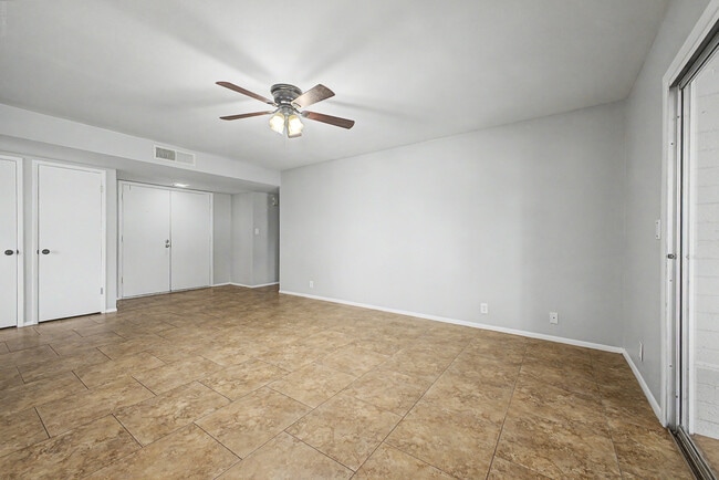 Building Photo - 3223 E Emerald Cir