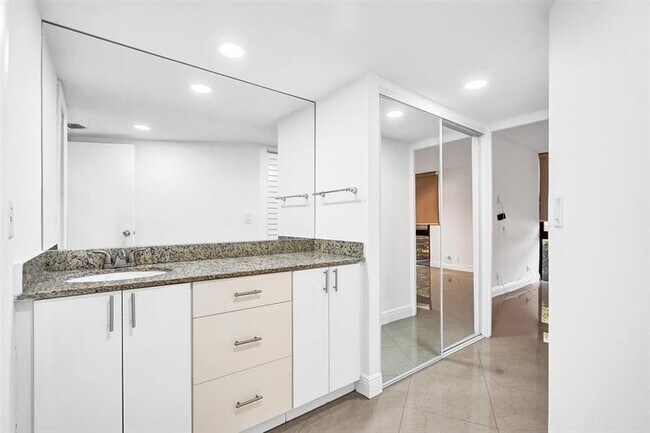 Building Photo - 20400 W Country Club Dr