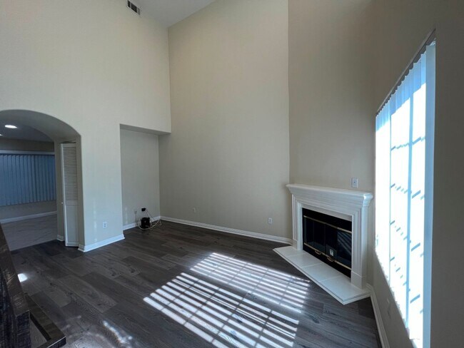 Building Photo - Upgraded 3+2.5 end unit w/attached garage ...
